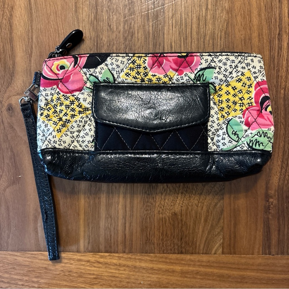 VERA BRADLEY WRISTLET/COSMETIC POUCH/BAG/PURSE, BLACK patient leather FLORAL